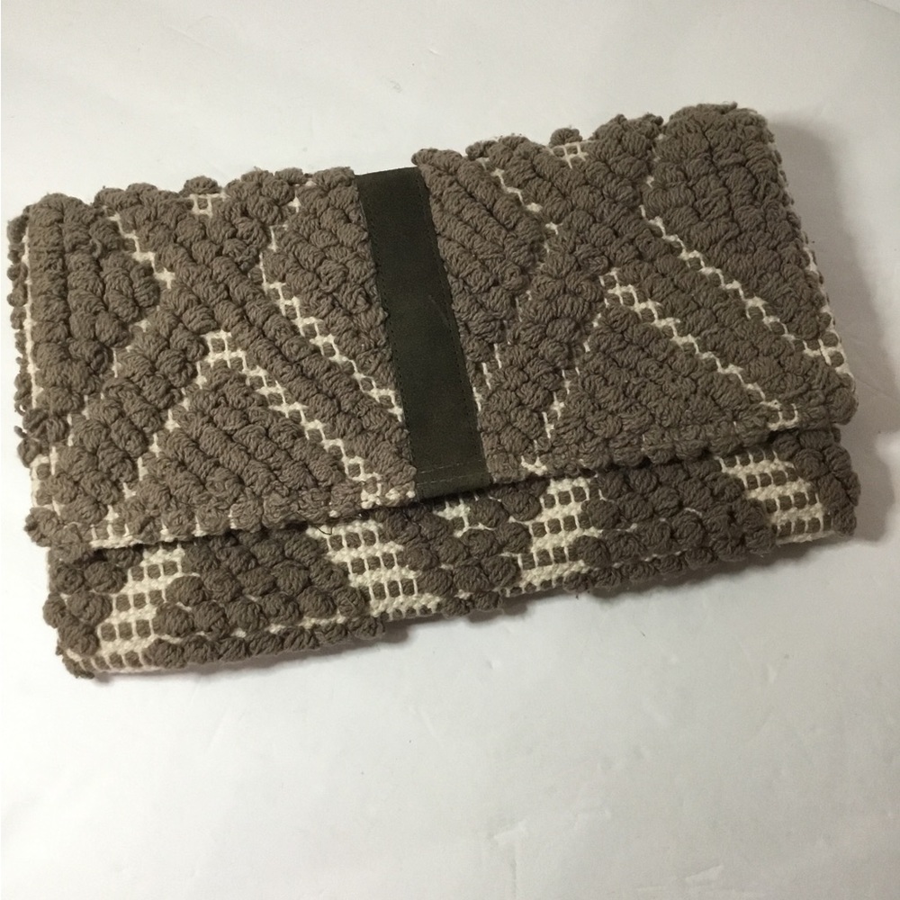 Fabulous MJ New York Womenโs Tan And Cream Woven Clutch